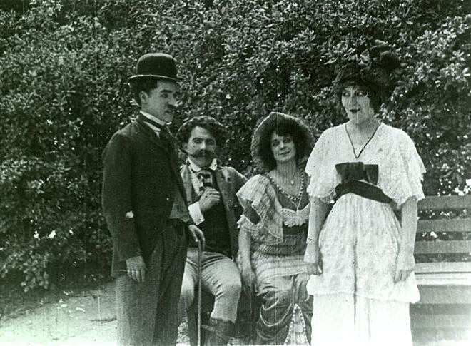 Charlot, de conquista (Veinte minutos de amor) (1914)
