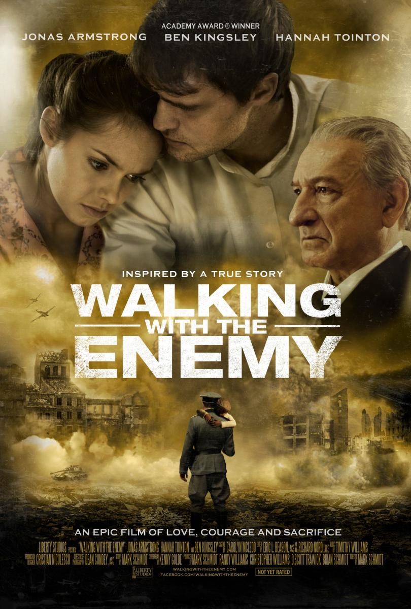 Al lado del enemigo (2013)