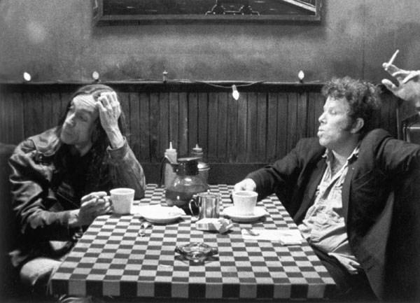 Café y cigarrillos III: algún lugar en ... (1995)