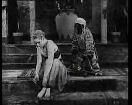 Sufrimiento en Bagdad (El farsante de ... (1925)